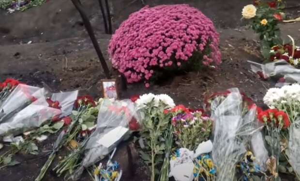 Под Харьковом  установили памятник погибшим курсантам: "Вічного вам польоту"