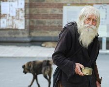 У вишиванці до смітника: історія київського пенсіонера зачепила українців за живе