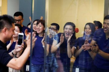 Мировая истерия: Apple начала продажи iPhone 7