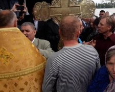 Волинські попи схрестили скрєпи з місцевими баптистами: відео