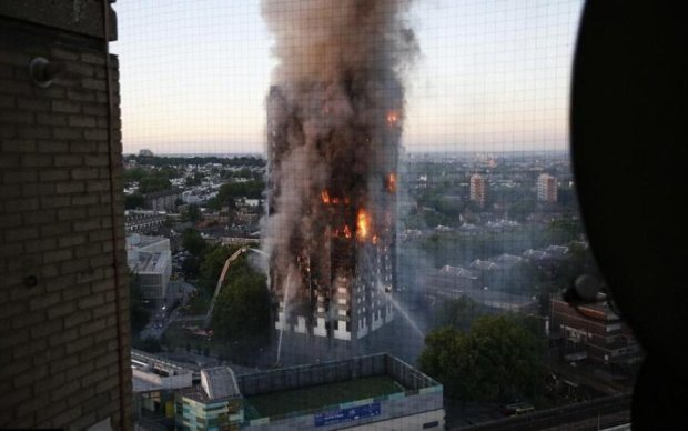 В сети показали сгоревшую лондонскую многоэтажку изнутри