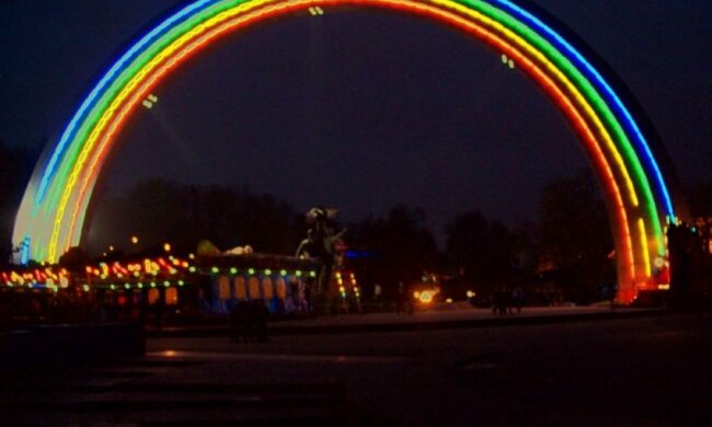 Арку дружби народів зносити не будуть 