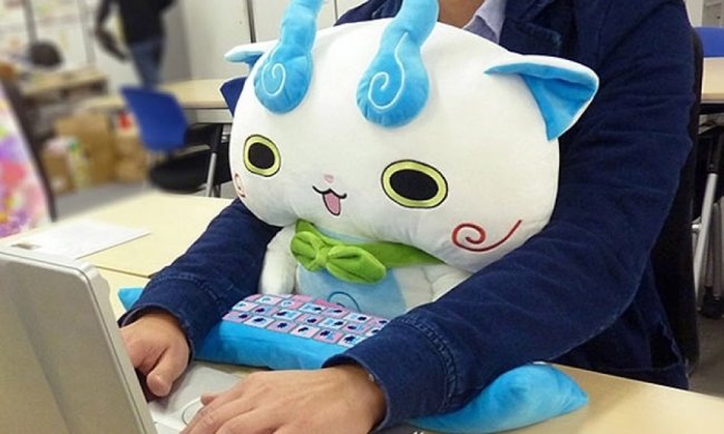 Игрушки-подставки для ноутбука, которые защищают запястья (фото)