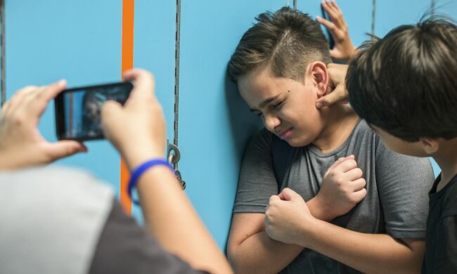 Стоп-булінг: адвокати навчать юних киян, як протистояти знущанням у школі