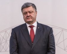 Порошенко рассказал о шансах продлить военное положение