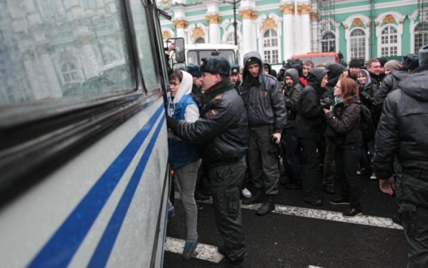Росгвардия и ОМОН массово арестовывают противников Путина