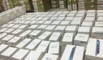 Столичні податківці вилучили гаджети Apple на мільйон гривень