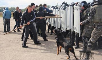 Житомирские милиционеры отрепетировали разгон массовых беспорядков (фото)