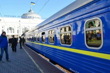 Укрзализныця пустит дополнительные поезда в Киев, от "заробитчан" нет отбоя