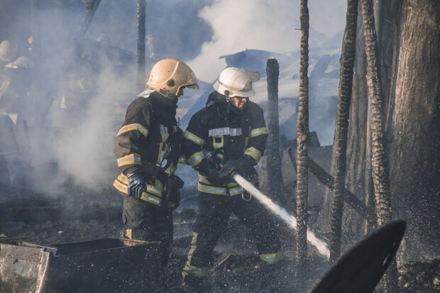 Зажгли не по-детски: в Киеве популярный пляжный клуб сгорел в считанные минуты