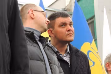 Політичний хамелеон Вознюк: Прикриваючись вишиванками, заробляє мільйони в Росії