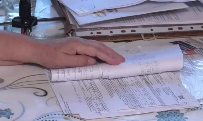 Платежки за коммуналку. Фото: скрин youtube