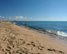 Зато крымнаш: в сети показали, как российские дикари уродуют пляжи полуострова