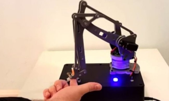 Американець створив потенційного робота-вбивцю