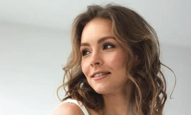 Елена Шоптенко с мужем Крисом на свадебном фото