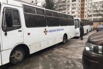 К ЦИК стягивают Нацгвардию, активисты устанавливают палатки