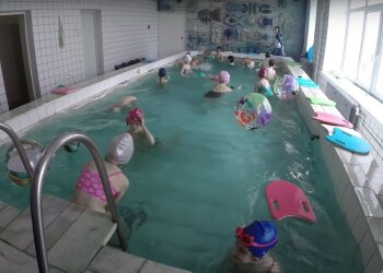 бассейн, скриншот из видео