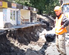 Тернопіль залишився без води через "гнилу" каналізацію - розкрили труби, а там... Бррр, що ви пили?