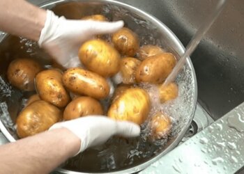 Чистка молодого картофеля, скриншот