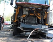 Водій влетів в огорожу задля порятунку людей (ФОТО)