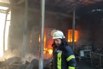 У Дніпрі згорає величезний завод: неконтрольоване полум'я поглинає все навколо