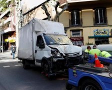 Вантажівка протаранила натовп в Барселоні, багато постраждалих