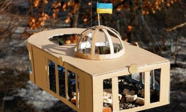 Мережу насмішила "зрада" у вигляді годівниці Верховної Ради