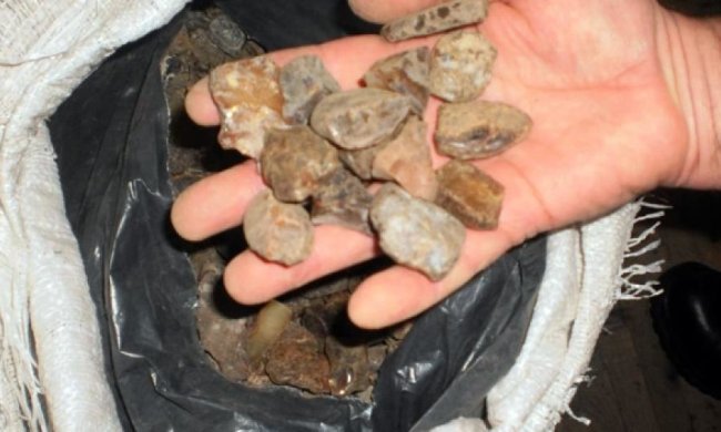 На Ровенщине задержали три автомобиля с янтарем