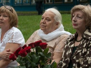 Вдова Лобановського Аделаїда (в центрі), скріншот, ТСН