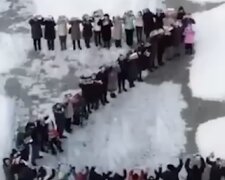 Школьники в России. Фото: скриншот Youtube
