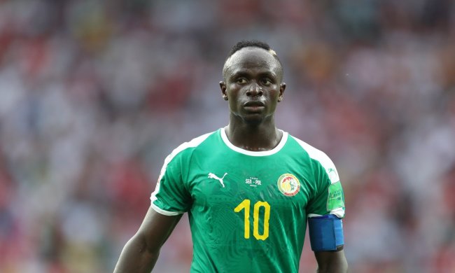 Зірковий футболіст розплакався і закотив істерику через фанатів: відео