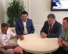 Порошенко подарував 7 квартир кримським морякам