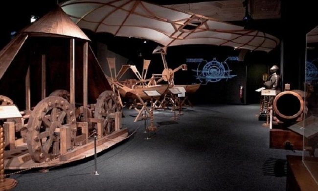 Бельгийцам дали потрогать произведения да Винчи