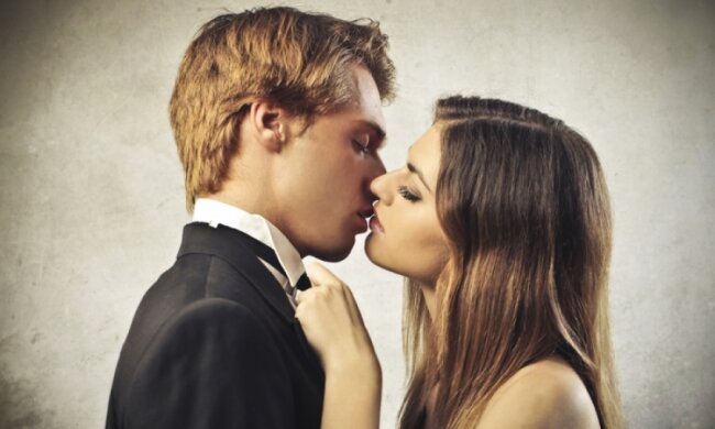 Лікарі рекомендують цілуватися довго і регулярно
