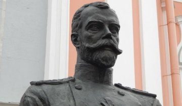 У мережу потрапило відео "мироточіння" погруддя Миколи II "чудотворця"