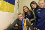 Українські футболістки провідали бійців АТО в госпіталі (фото)