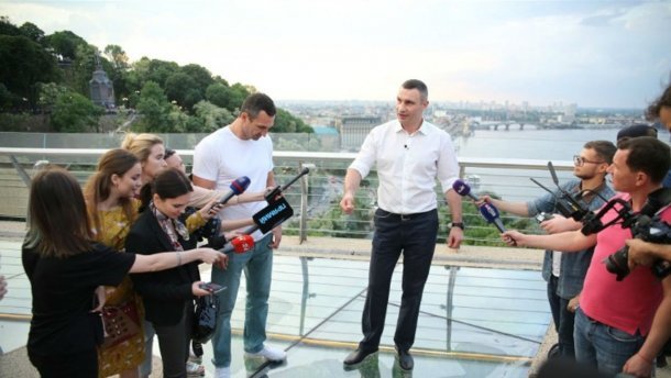 Кличко звільнив начальника своїх "втомлених" мостів: профукав "Осокорки"