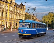 За двома зайцями: одеський трамвай "розгубився" на розвилці
