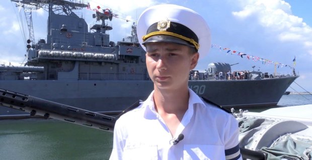 Полонений моряк на засіданні суду показав свою любов до Шахтаря: відео