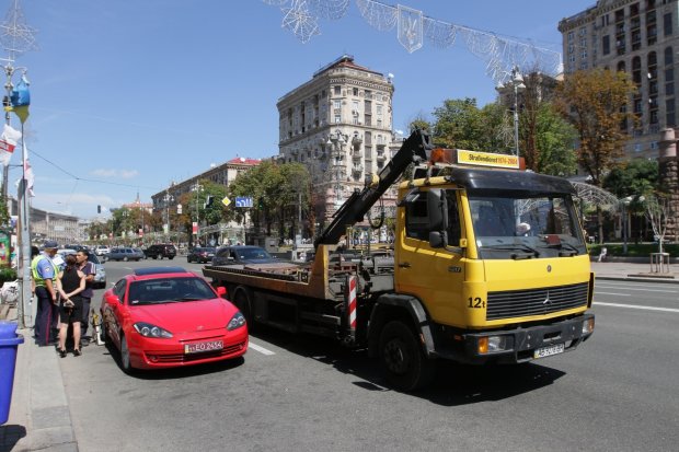 В Киеве из-за "героев парковки" переполнены штрафплощадки: что сделают с автохамами