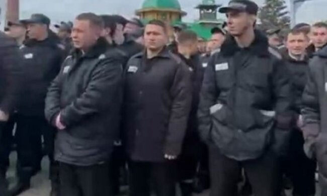 Зеки в росколонії. Фото: скриншот з відео