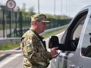 Перевірка документів на кордоні України