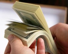 Курс долара на 10 березня: валюта знову готова дивувати
