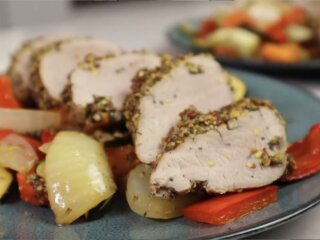 Свиная вырезка с овощами: фото скрин Ютуб