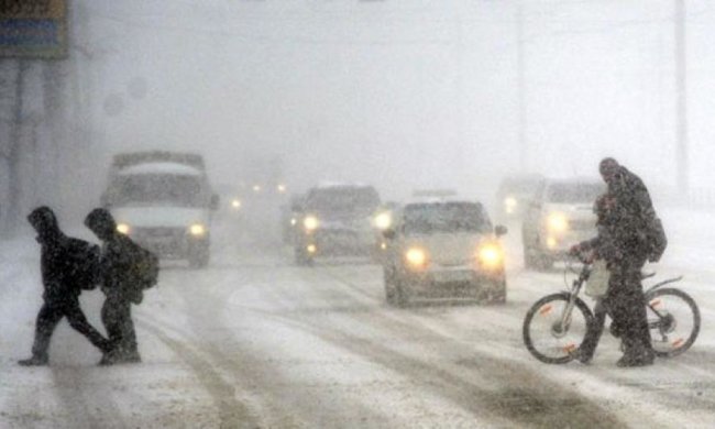  У трьох областях України через заметілі закриють траси