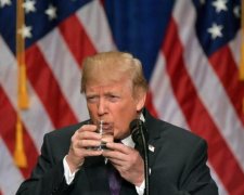 Трамп просто попил воды и свел с ума соцсети