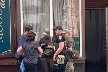 Вручення повістки, скріншот із відео