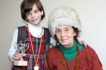 Женщина родила дочь в 67