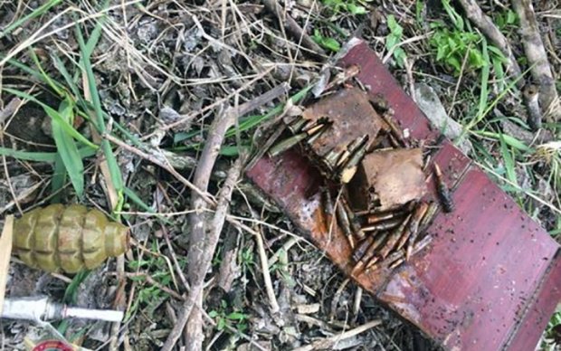 В Мариуполе на школьном дворе нашли боеприпасы