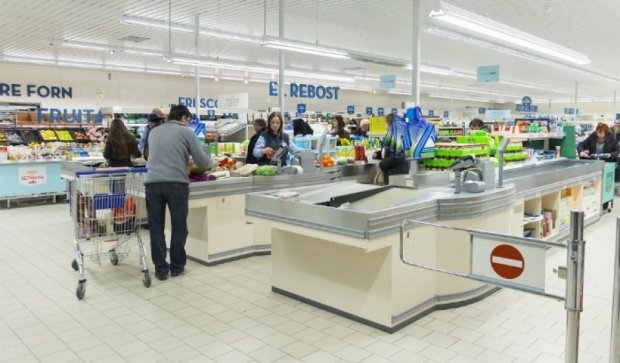В європейських магазинах для бідних продукти продають з 90% знижками 